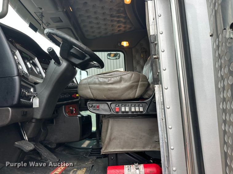 image for item FK1719 2017 Kenworth T800 semi truck