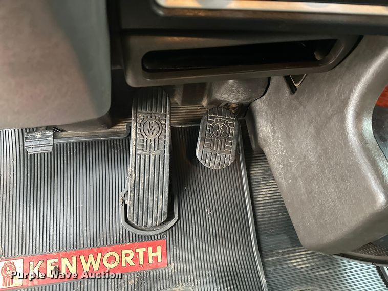 image for item FK1719 2017 Kenworth T800 semi truck