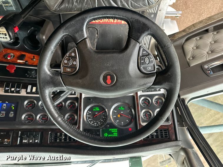 image for item FK1719 2017 Kenworth T800 semi truck