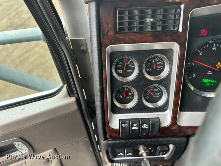 image for item FK1719 2017 Kenworth T800 semi truck