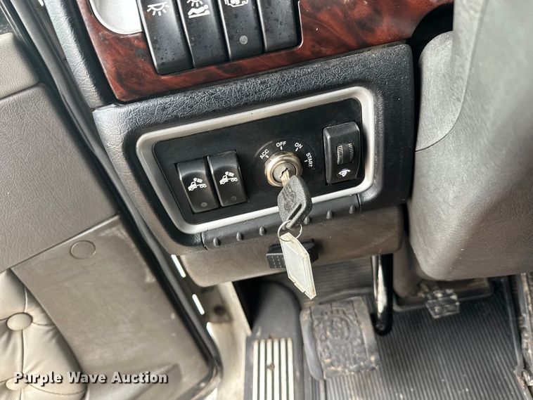 image for item FK1719 2017 Kenworth T800 semi truck