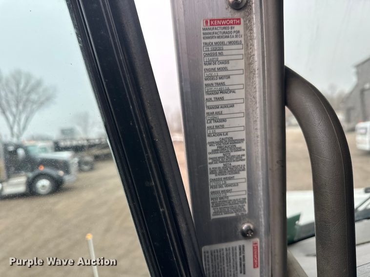 image for item FK1719 2017 Kenworth T800 semi truck