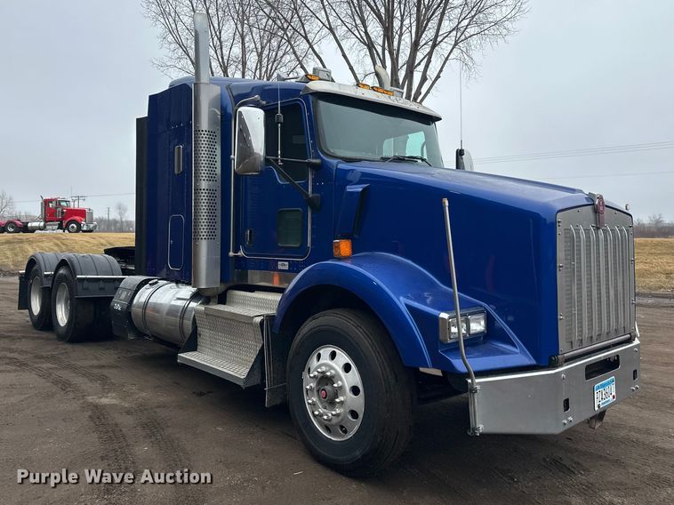 image for item FK1720 2016 Kenworth T800 semi truck