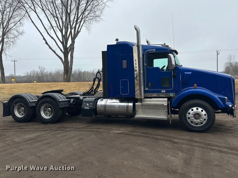 image for item FK1720 2016 Kenworth T800 semi truck