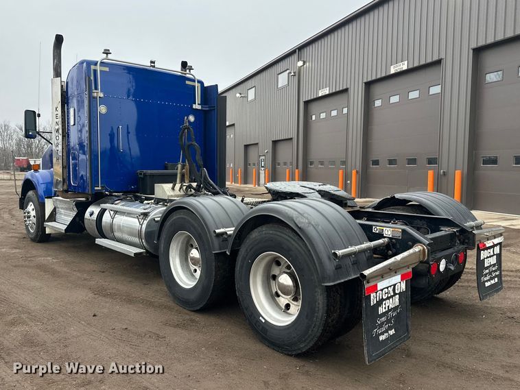 image for item FK1720 2016 Kenworth T800 semi truck