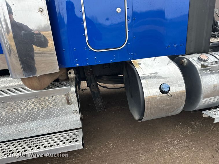 image for item FK1720 2016 Kenworth T800 semi truck