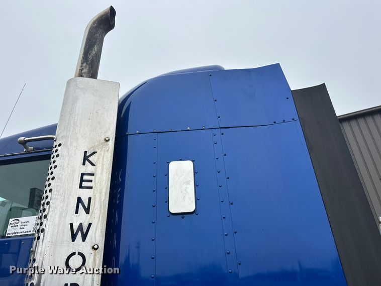 image for item FK1720 2016 Kenworth T800 semi truck