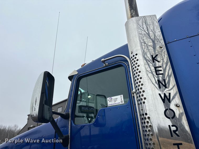 image for item FK1720 2016 Kenworth T800 semi truck