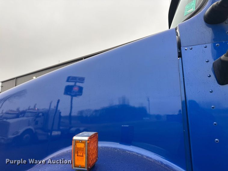 image for item FK1720 2016 Kenworth T800 semi truck