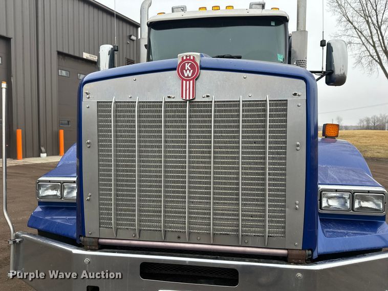 image for item FK1720 2016 Kenworth T800 semi truck