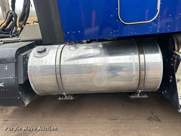 image for item FK1720 2016 Kenworth T800 semi truck