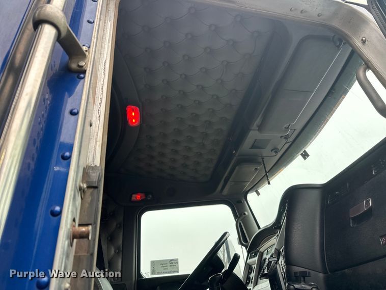 image for item FK1720 2016 Kenworth T800 semi truck