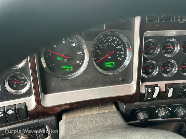 image for item FK1720 2016 Kenworth T800 semi truck