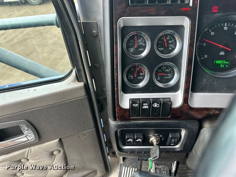 image for item FK1720 2016 Kenworth T800 semi truck