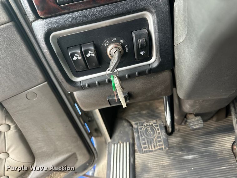 image for item FK1720 2016 Kenworth T800 semi truck