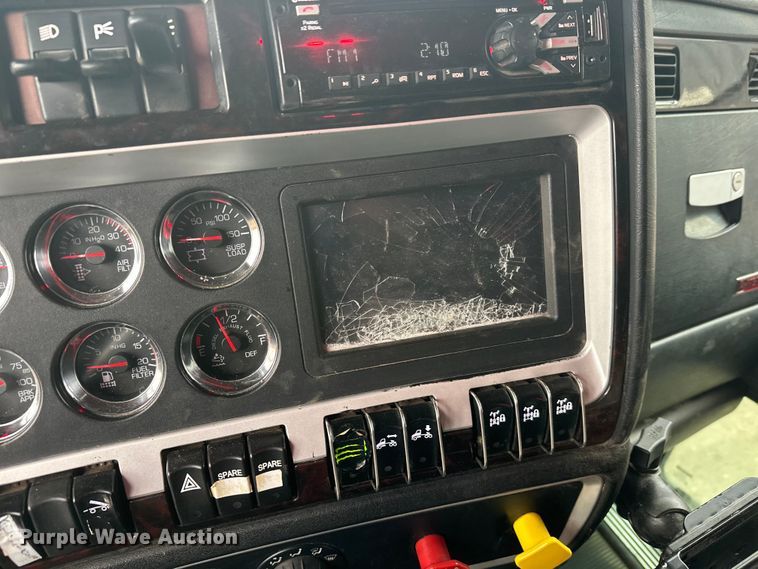 image for item FK1720 2016 Kenworth T800 semi truck