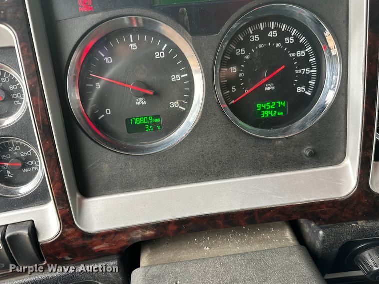 image for item FK1720 2016 Kenworth T800 semi truck