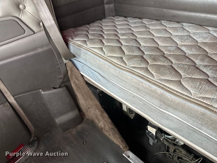 image for item FK1720 2016 Kenworth T800 semi truck