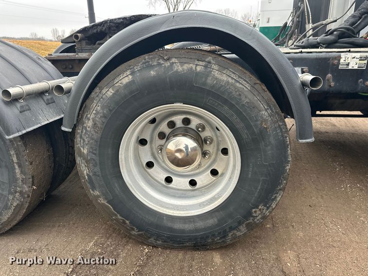 image for item FK1720 2016 Kenworth T800 semi truck