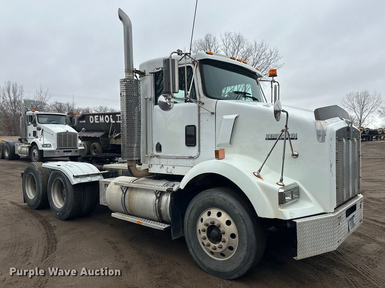 image for item FK1721 2000 Kenworth T800 semi truck