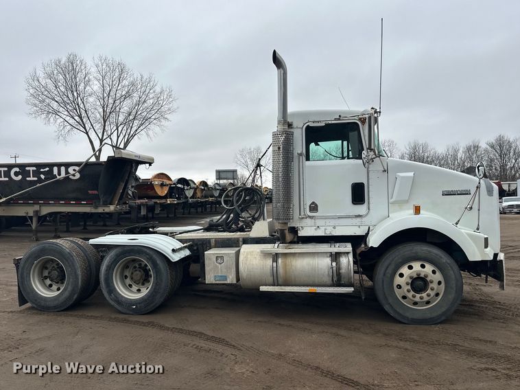 image for item FK1721 2000 Kenworth T800 semi truck