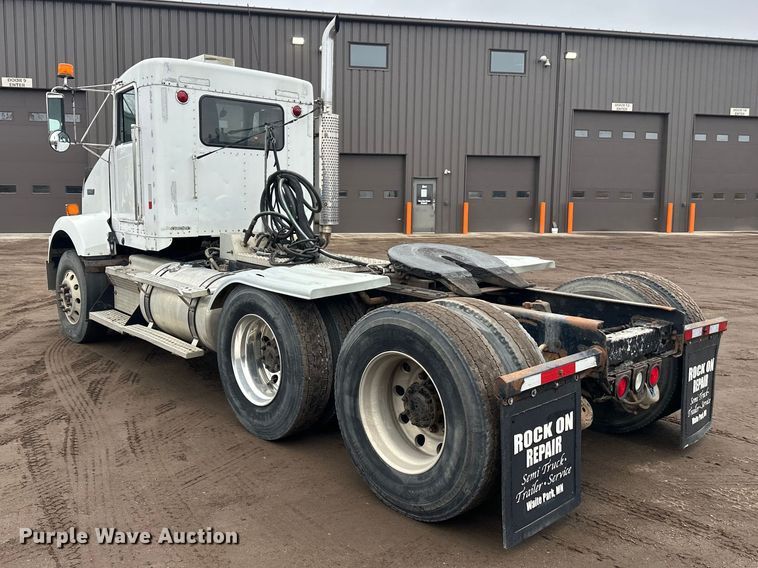 image for item FK1721 2000 Kenworth T800 semi truck