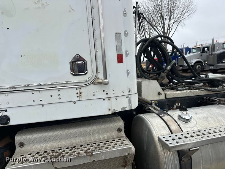 image for item FK1721 2000 Kenworth T800 semi truck