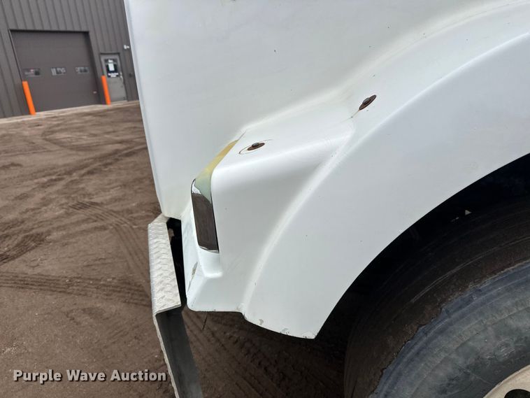 image for item FK1721 2000 Kenworth T800 semi truck