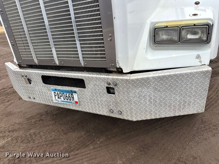 image for item FK1721 2000 Kenworth T800 semi truck