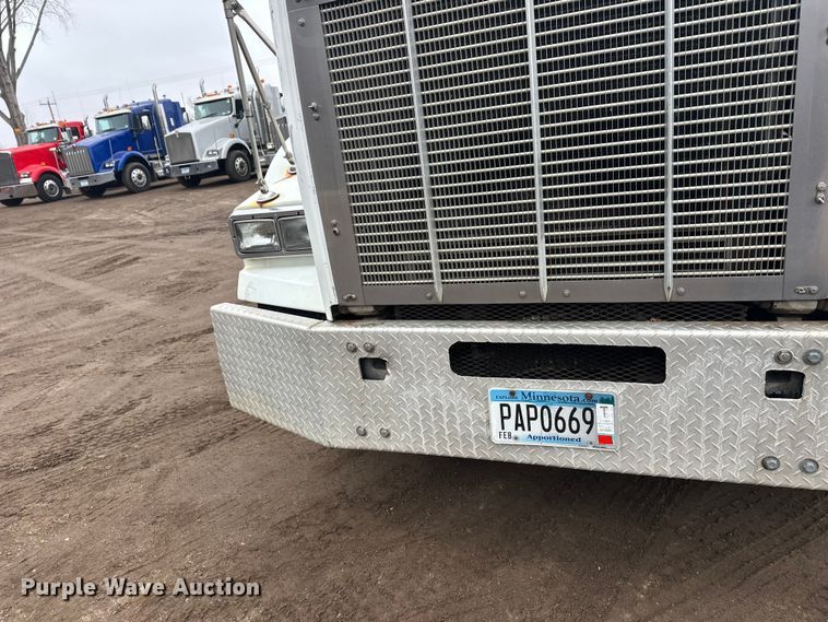 image for item FK1721 2000 Kenworth T800 semi truck