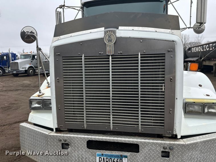 image for item FK1721 2000 Kenworth T800 semi truck