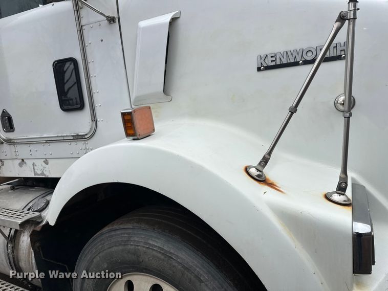 image for item FK1721 2000 Kenworth T800 semi truck