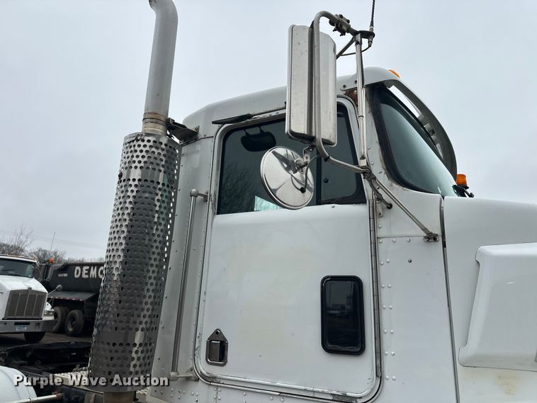 image for item FK1721 2000 Kenworth T800 semi truck
