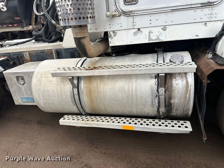 image for item FK1721 2000 Kenworth T800 semi truck