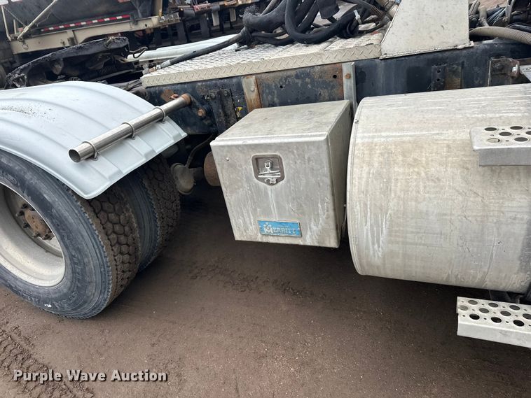 image for item FK1721 2000 Kenworth T800 semi truck