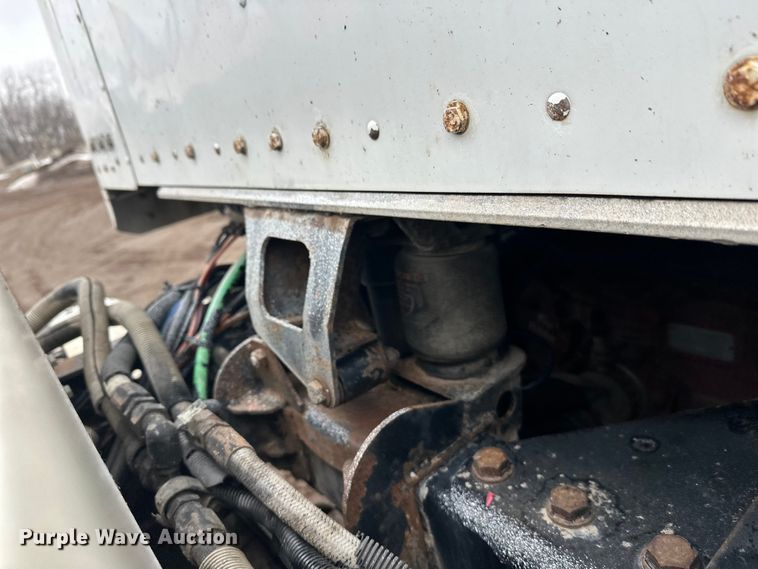 image for item FK1721 2000 Kenworth T800 semi truck