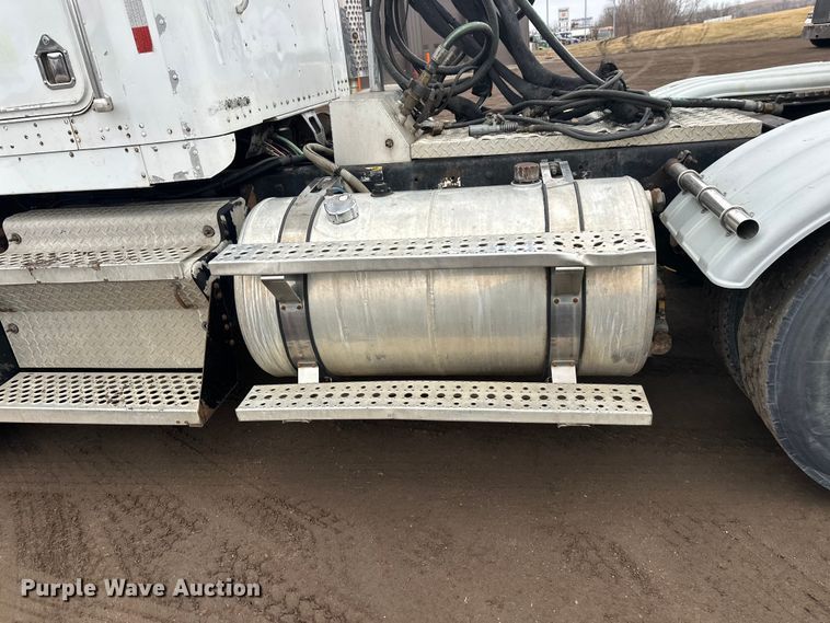 image for item FK1721 2000 Kenworth T800 semi truck