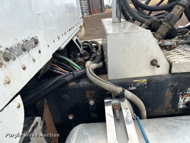 image for item FK1721 2000 Kenworth T800 semi truck