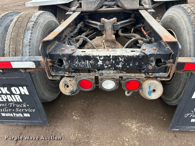 image for item FK1721 2000 Kenworth T800 semi truck