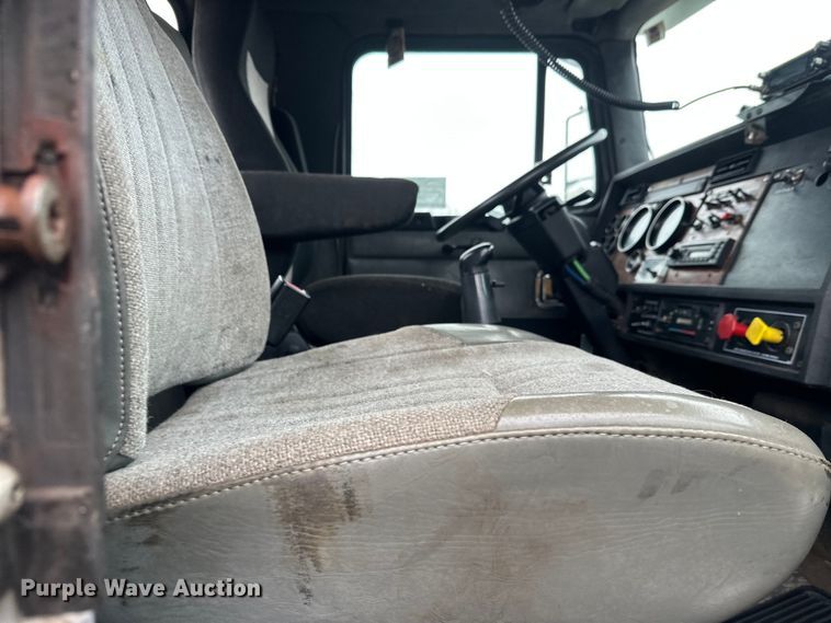 image for item FK1721 2000 Kenworth T800 semi truck