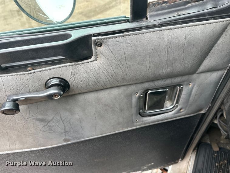 image for item FK1721 2000 Kenworth T800 semi truck