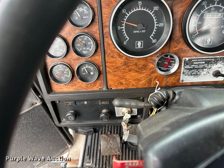 image for item FK1721 2000 Kenworth T800 semi truck