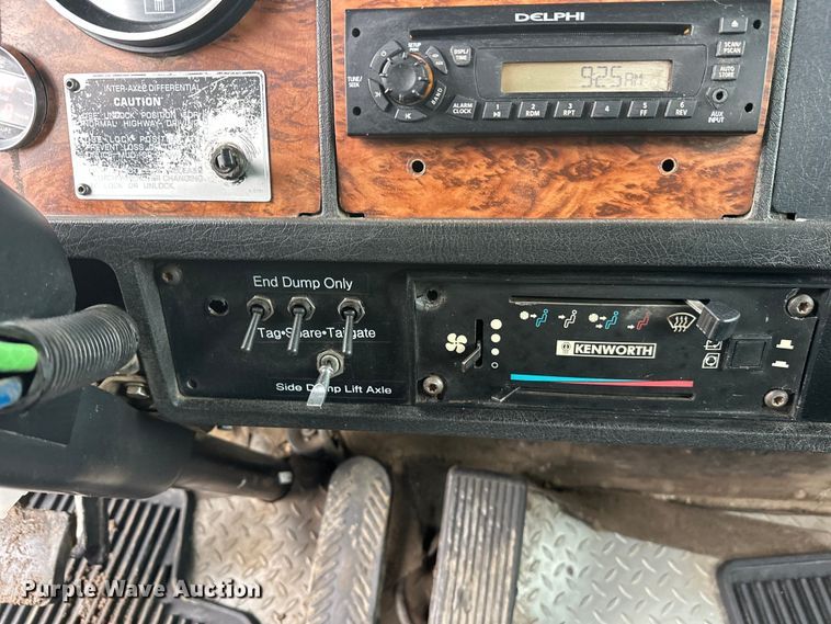 image for item FK1721 2000 Kenworth T800 semi truck