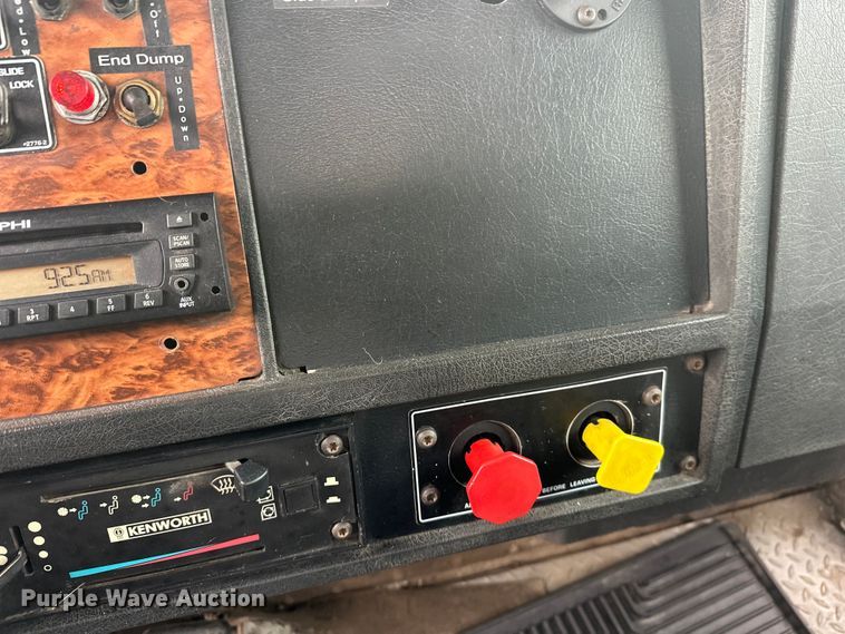 image for item FK1721 2000 Kenworth T800 semi truck