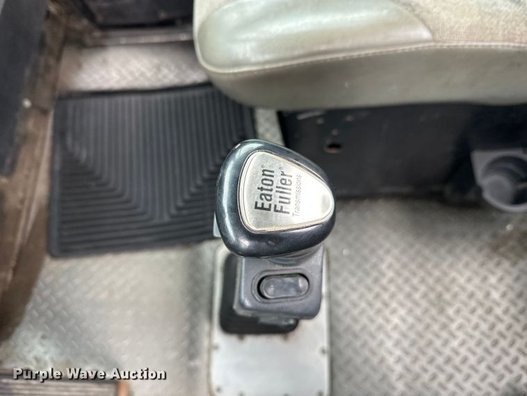 image for item FK1721 2000 Kenworth T800 semi truck