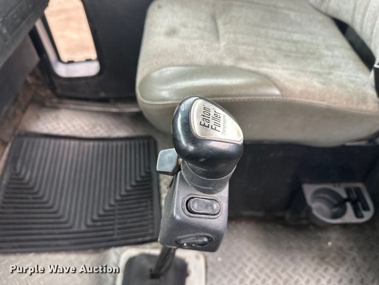 image for item FK1721 2000 Kenworth T800 semi truck