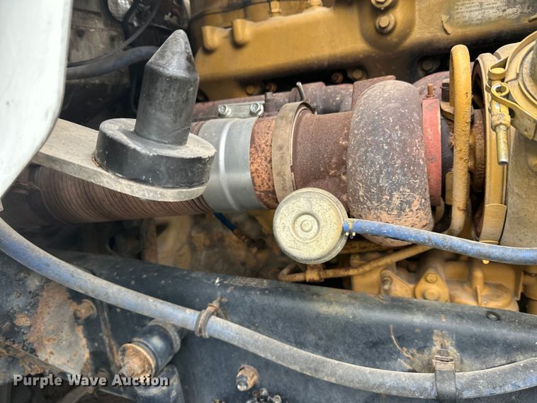 image for item FK1721 2000 Kenworth T800 semi truck