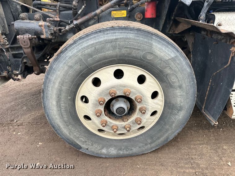 image for item FK1721 2000 Kenworth T800 semi truck