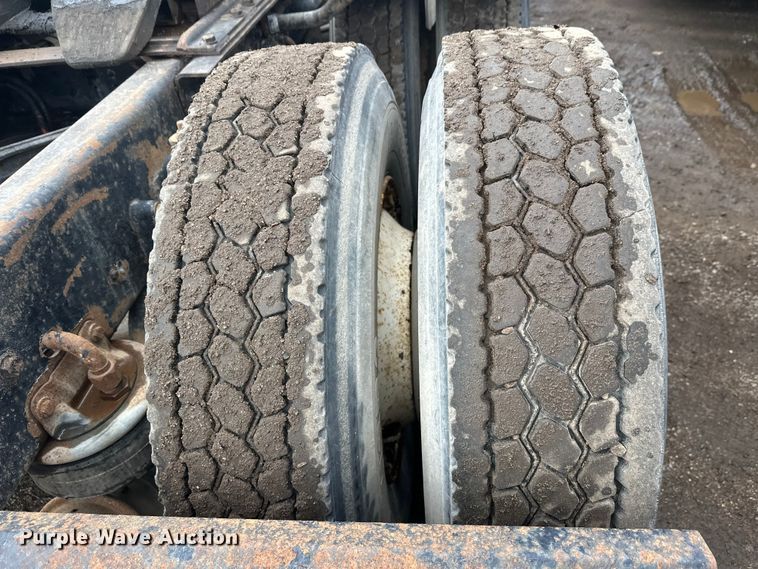 image for item FK1721 2000 Kenworth T800 semi truck