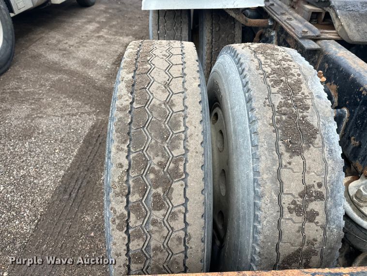 image for item FK1721 2000 Kenworth T800 semi truck